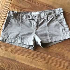 🌸 Zara olive booty shorts 🌸
